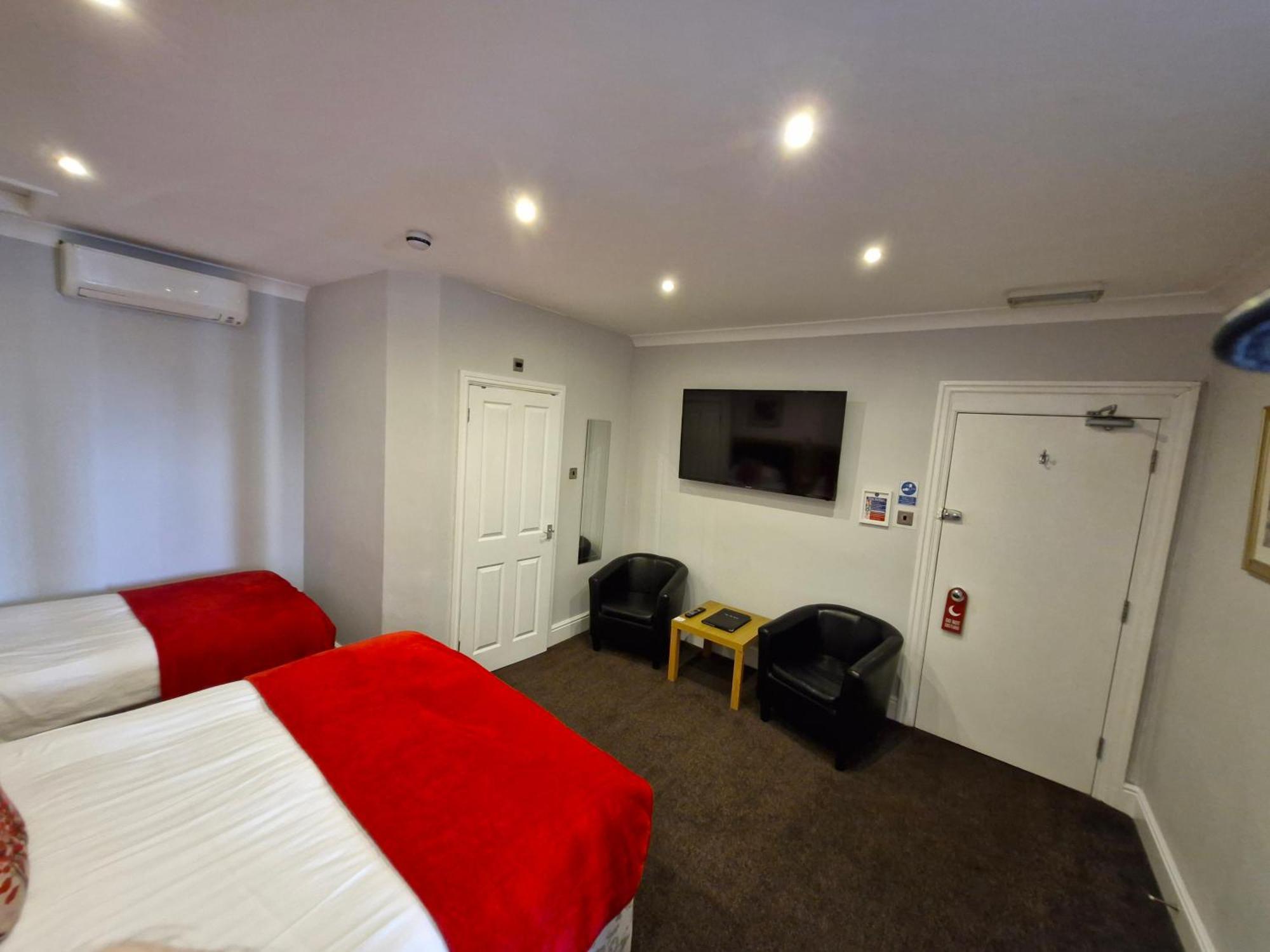 Hen Dy Bed and breakfast 4*